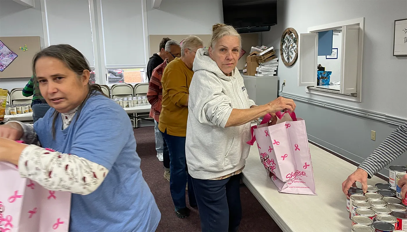 gift volunteers working thumbnail preview